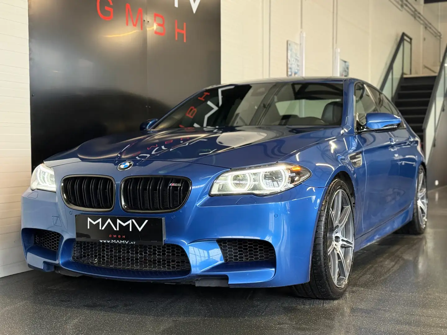 BMW M5 F10 DKG Competition 575PS Tausch AKRA Keramik LCI Blau - 1