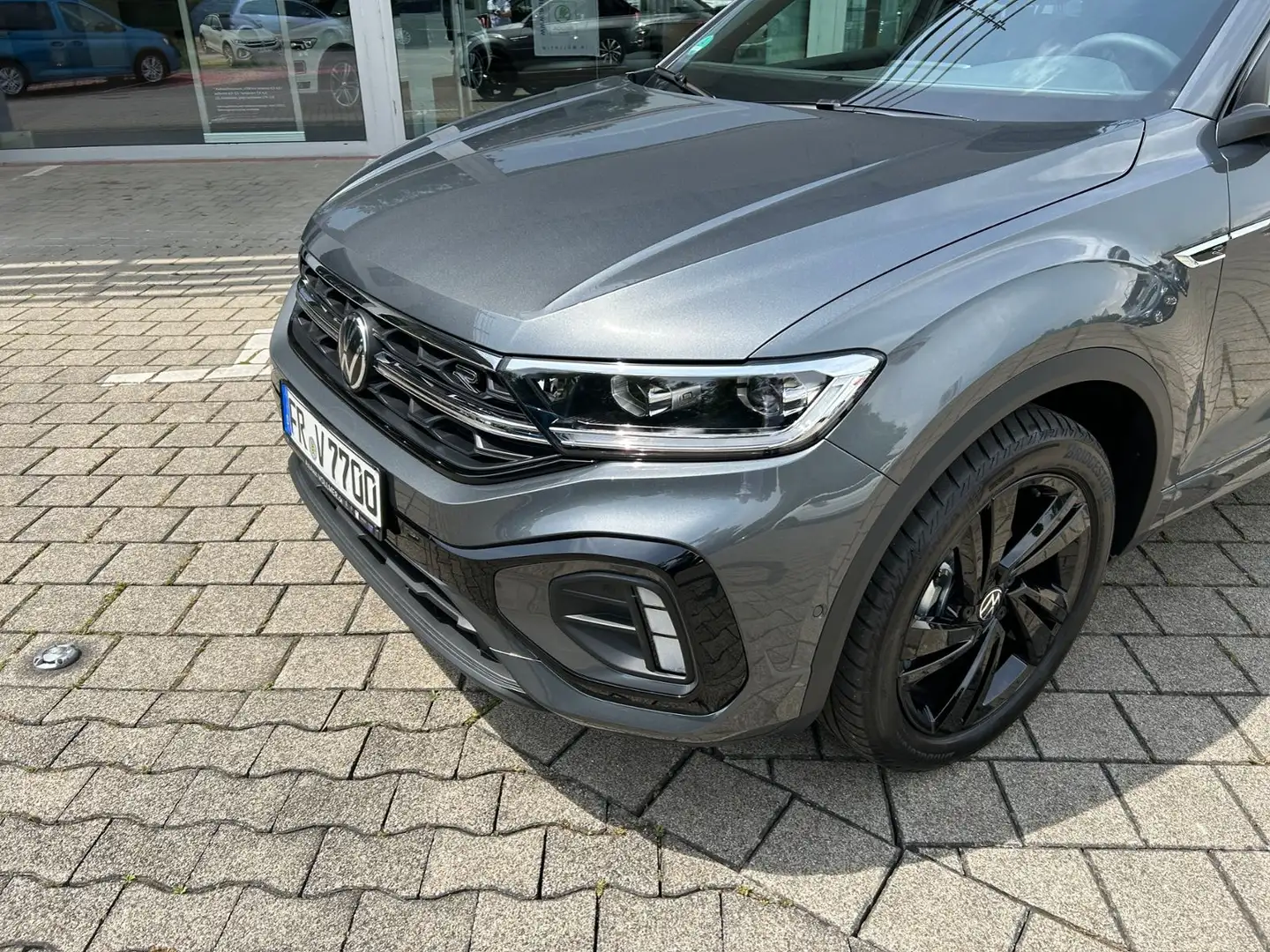 Volkswagen T-Roc 1.5 TSI DSG R-Line IQ Drive,AHK,Navi,LED,P Grau - 2