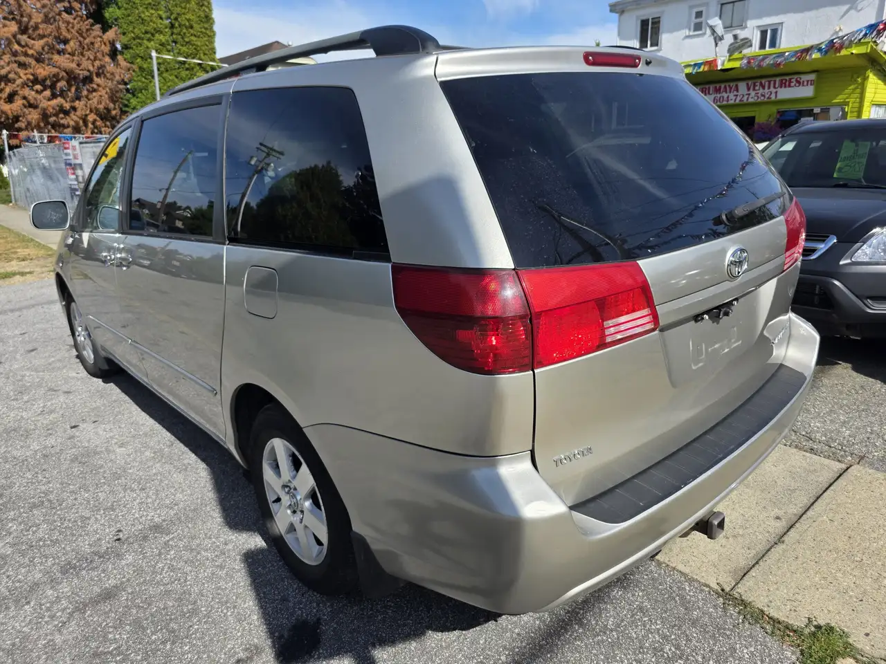 Toyota Sienna снимка Toyota Sienna