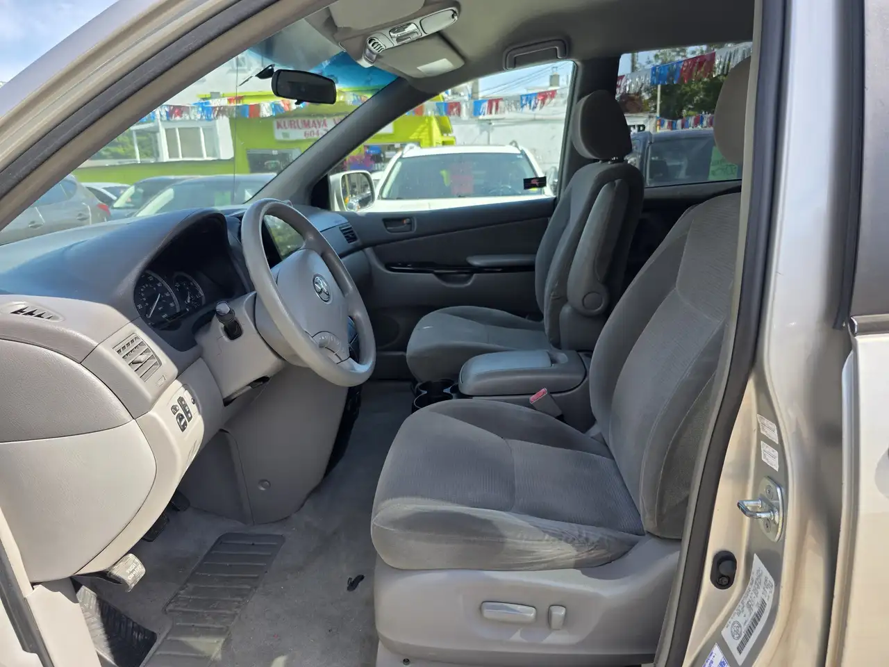 Toyota Sienna снимка Toyota Sienna