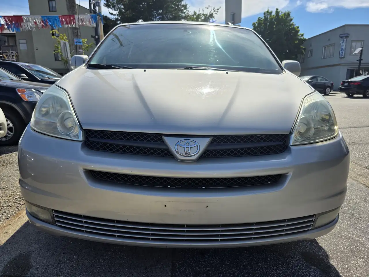Toyota Sienna снимка Toyota Sienna
