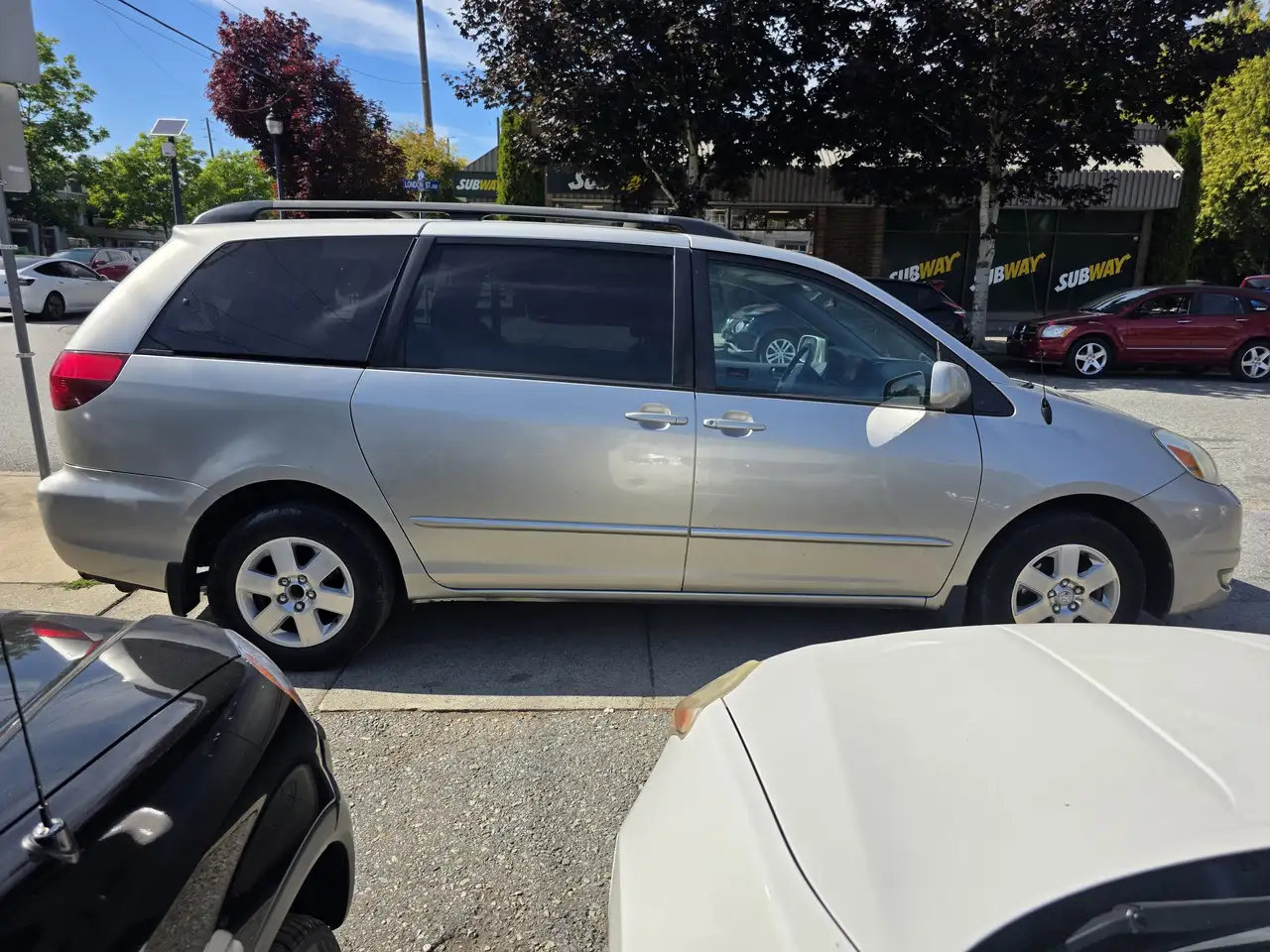 Toyota Sienna снимка Toyota Sienna