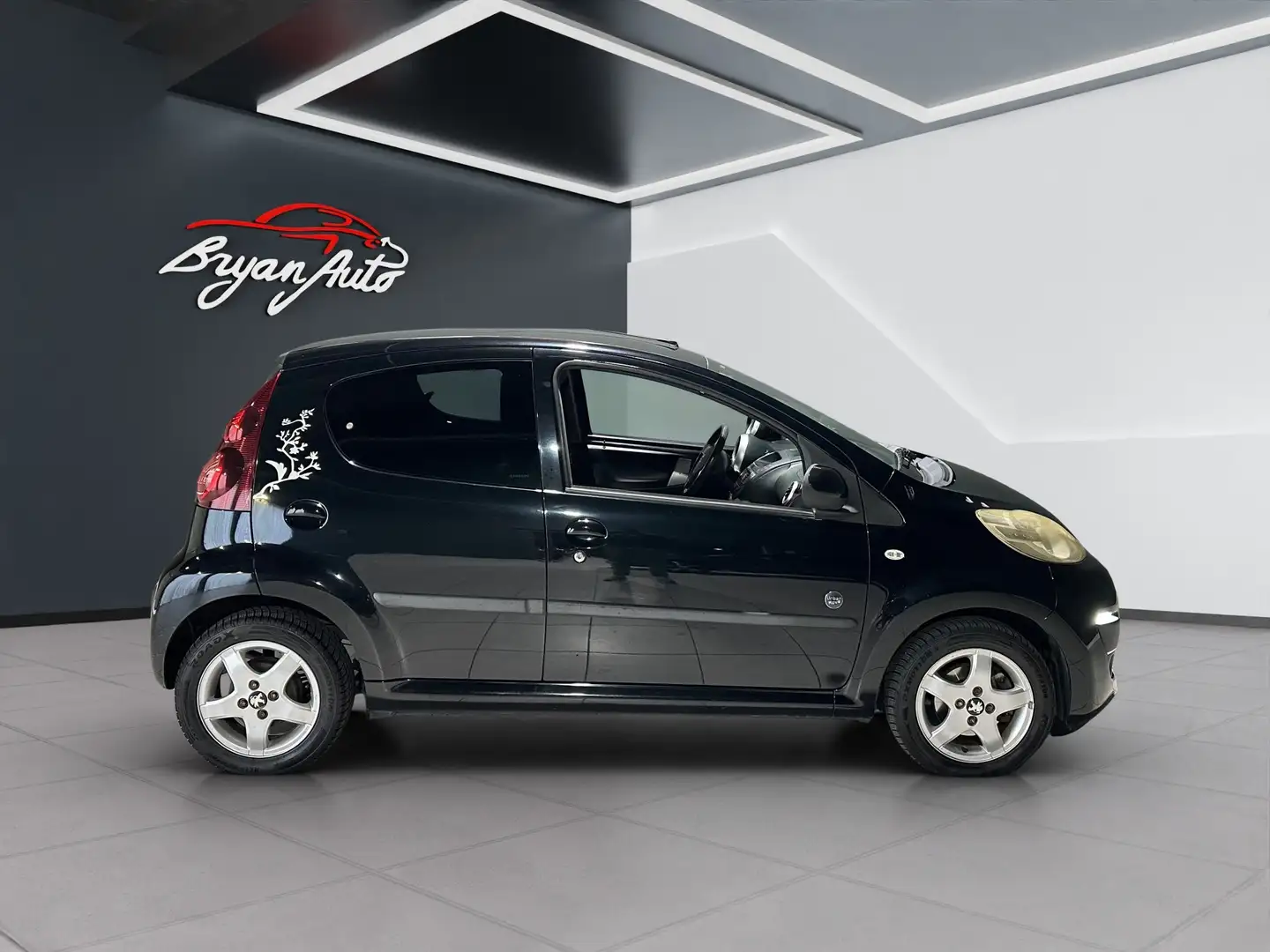 Peugeot 107 5p 1.0 12v Urban Move - 1