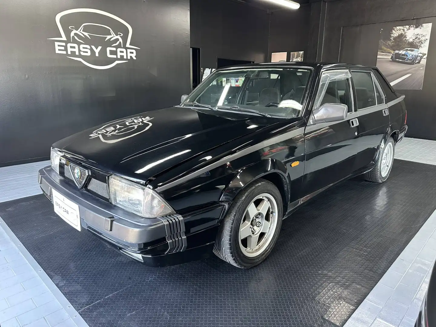 Alfa Romeo 75 75 1.8t America Schwarz - 1