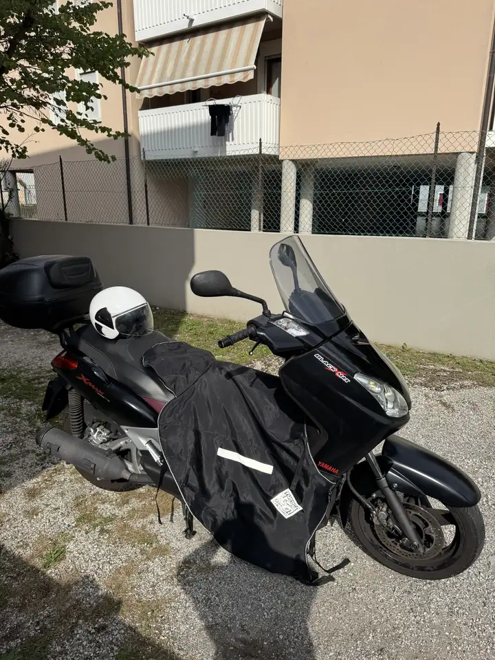 Yamaha X-Max 250