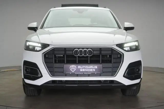 Audi Q5 view 3
