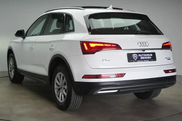 Audi Q5 view 4