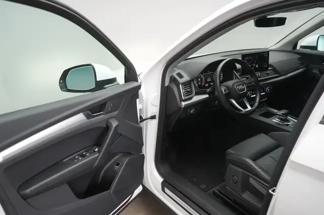Audi Q5 view 13