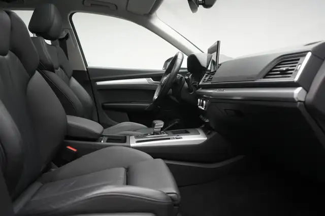 Audi Q5 view 7