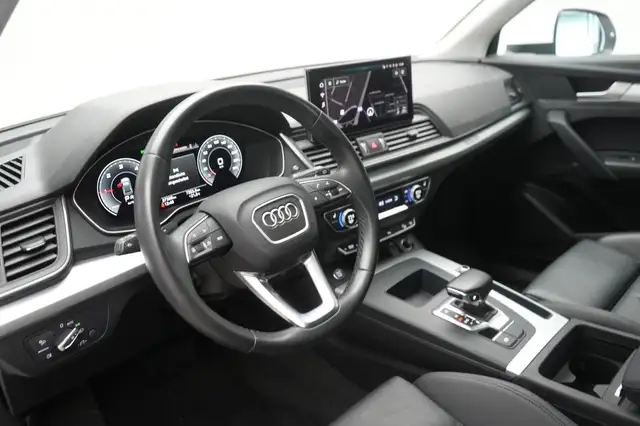 Audi Q5 view 14