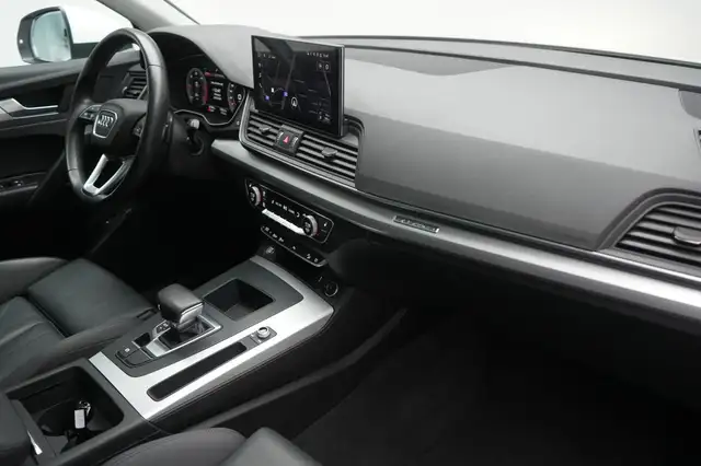 Audi Q5 view 8