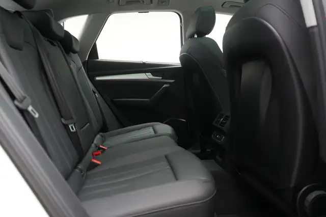 Audi Q5 view 9