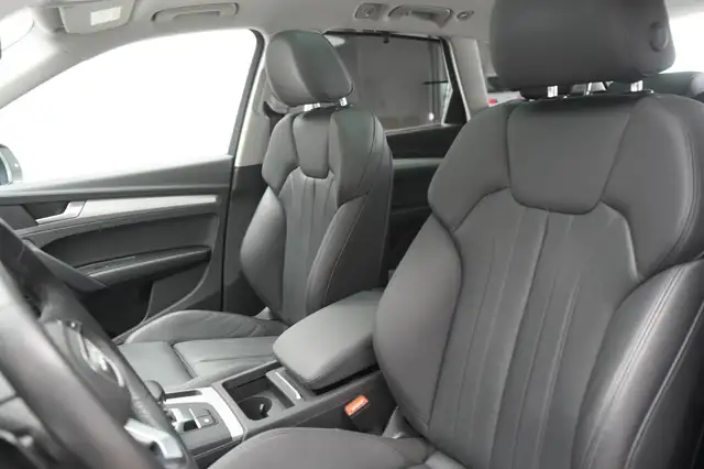 Audi Q5 view 12
