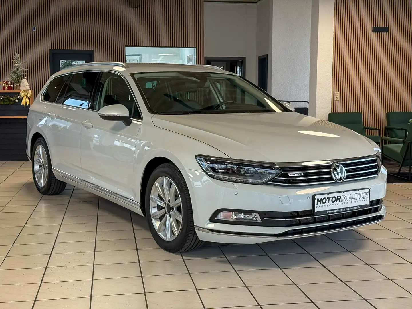 Volkswagen Passat Variant Highline BMT 4Motion Bianco - 2