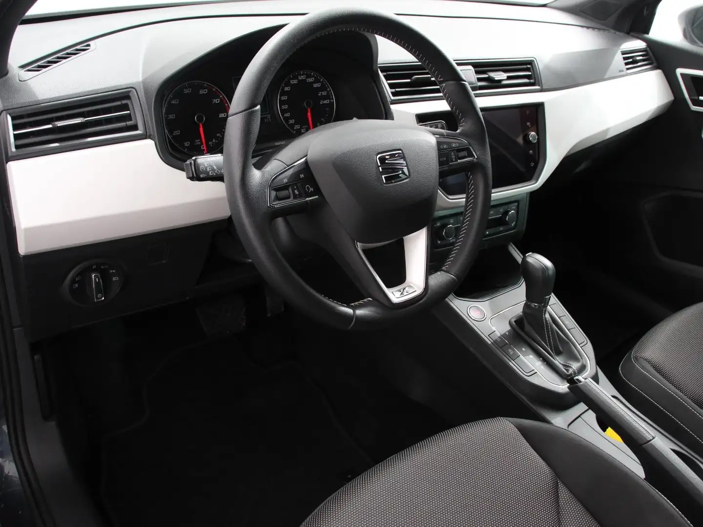 SEAT Ibiza 1.0 TSI 115 pk Xcellence Automaat Climate control Grijs - 2