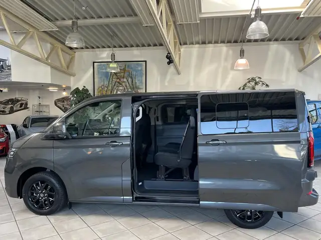 Volkswagen Transporter view 11