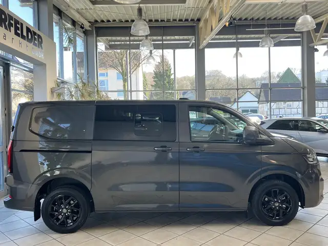 Volkswagen Transporter view 2