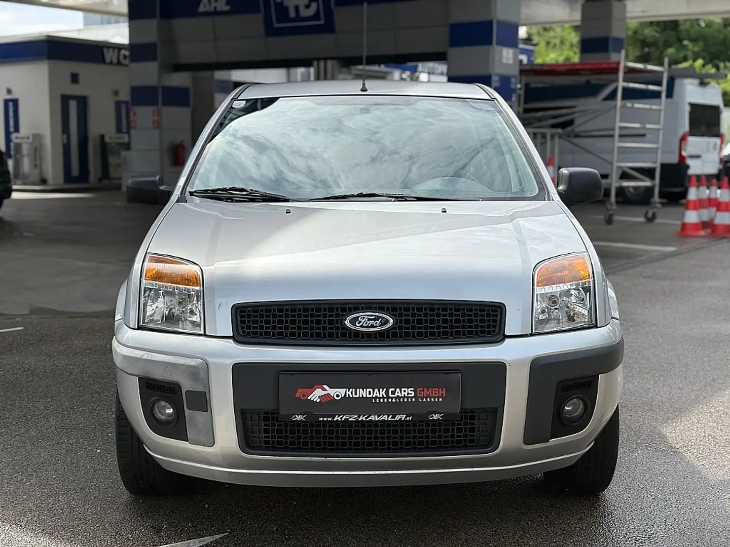 Ford Fusion Ambiente 1,4**PICKERL 11/2025** Grau - 2