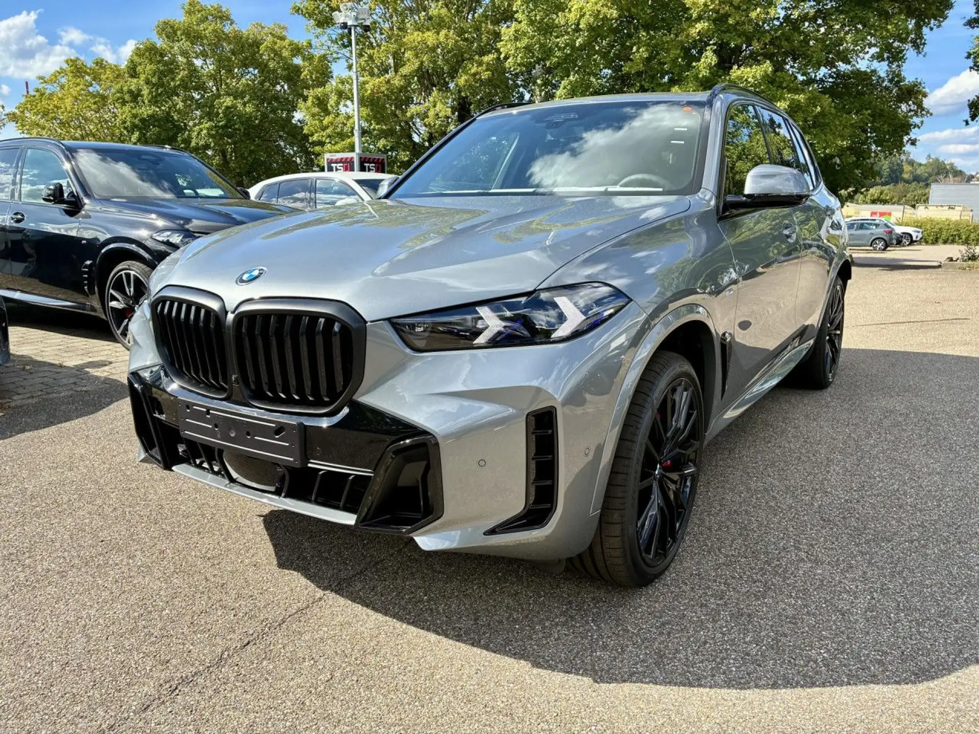 BMW X5 30d 2026 회색 사진 4