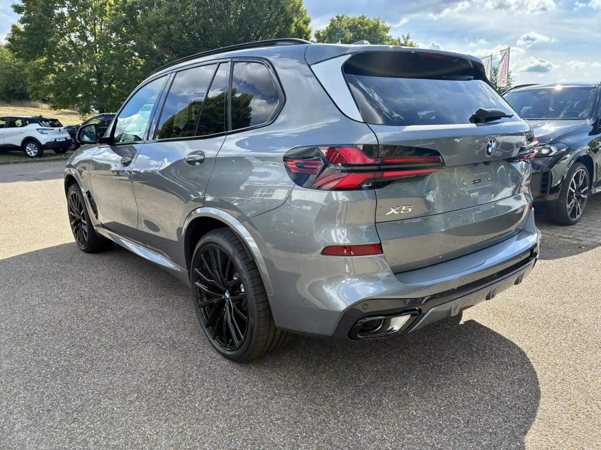 BMW X5 30d 2026 회색 사진 5