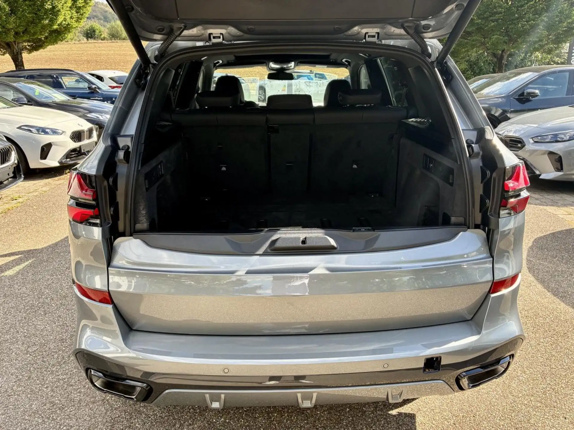 BMW X5 30d 2026 회색 사진 8