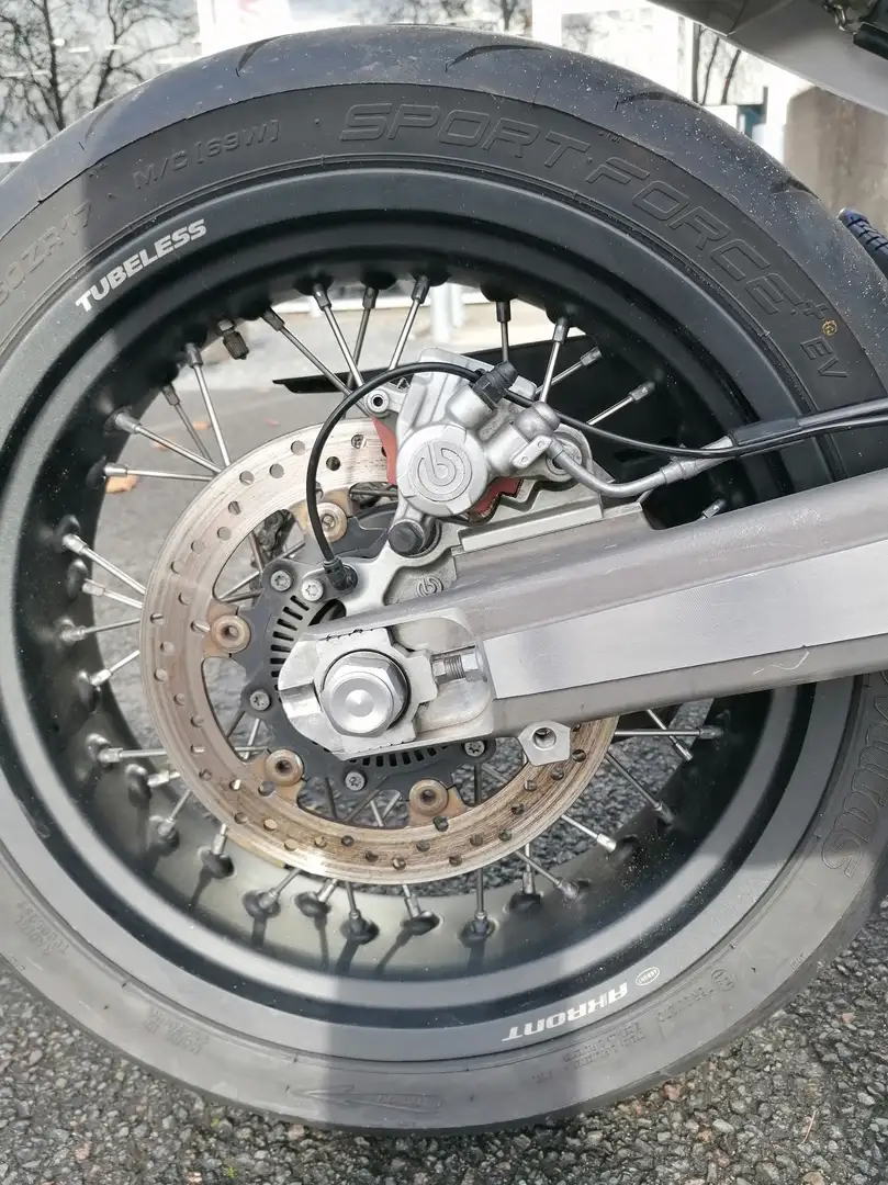 Husqvarna 701 Supermoto Bílá - 2