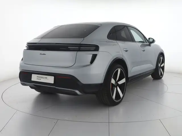 Porsche Macan view 2