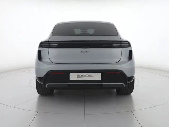 Porsche Macan view 4