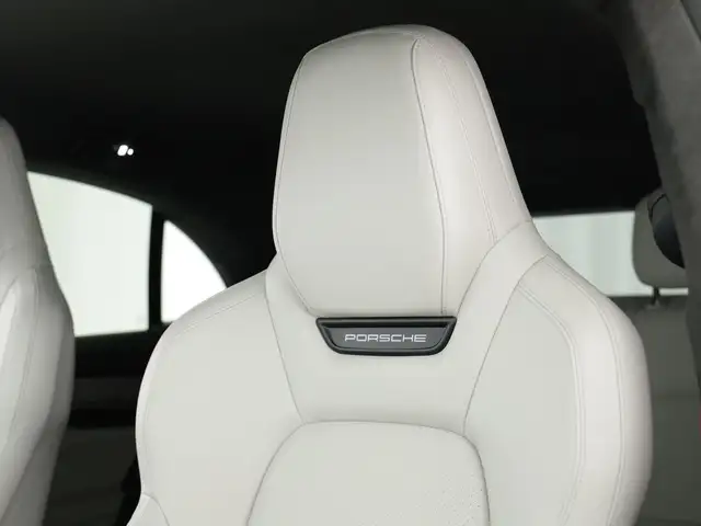 Porsche Macan view 13