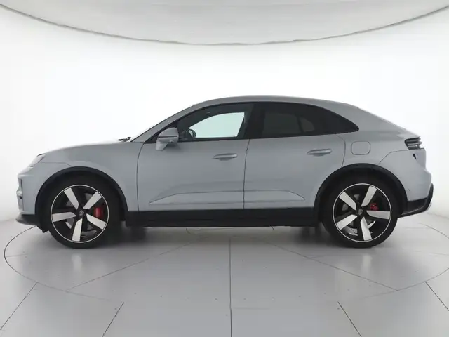 Porsche Macan view 5