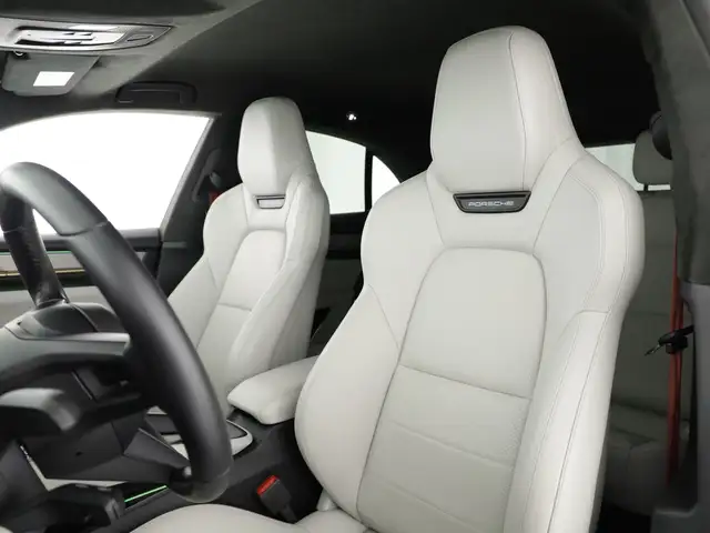 Porsche Macan view 12