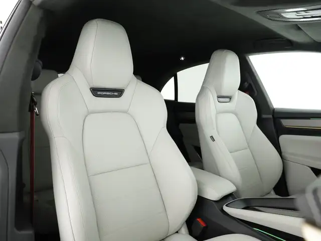 Porsche Macan view 14