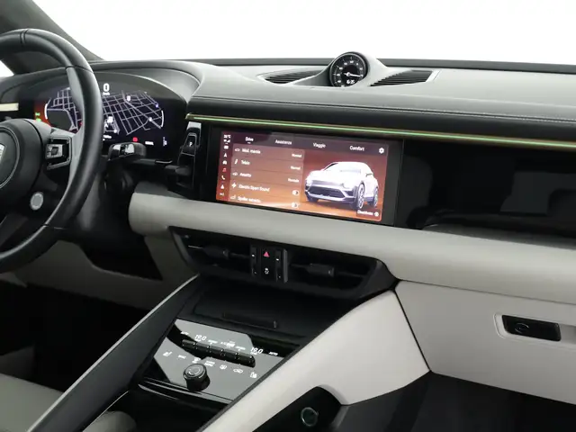 Porsche Macan view 8