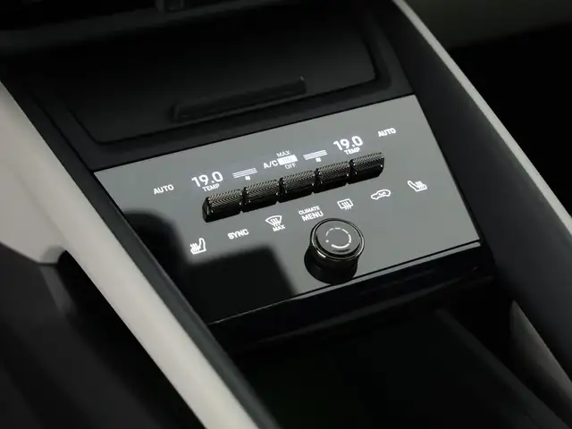 Porsche Macan view 11