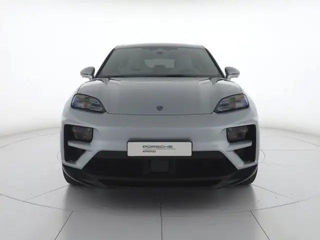 Porsche Macan view 3