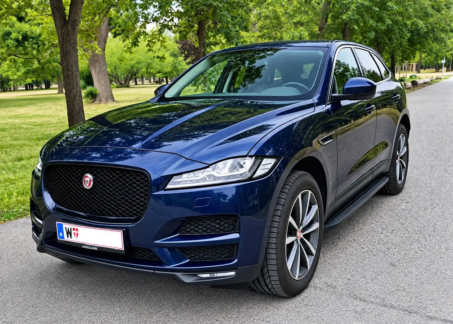 Jaguar F-Pace 25d AWD Portfolio Aut. Sitzklima Glas-Schiebedach Blau - 2
