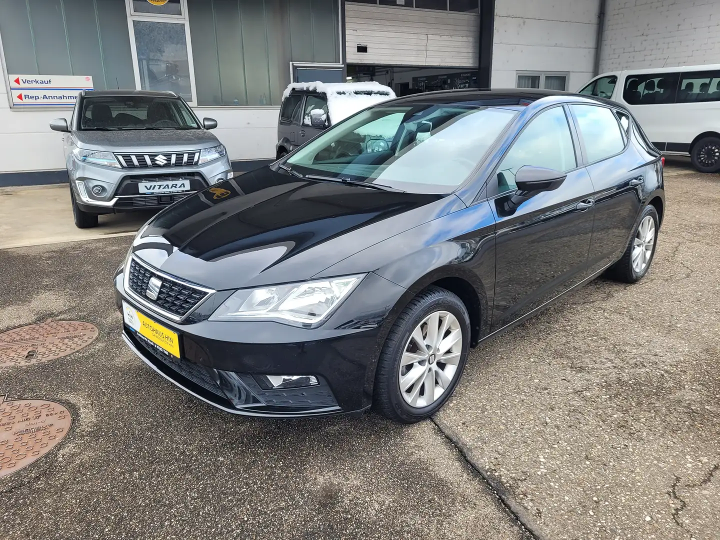 SEAT Leon Style 1,0 sehr gepflegt 12Monate Garantie Navi Schwarz - 1