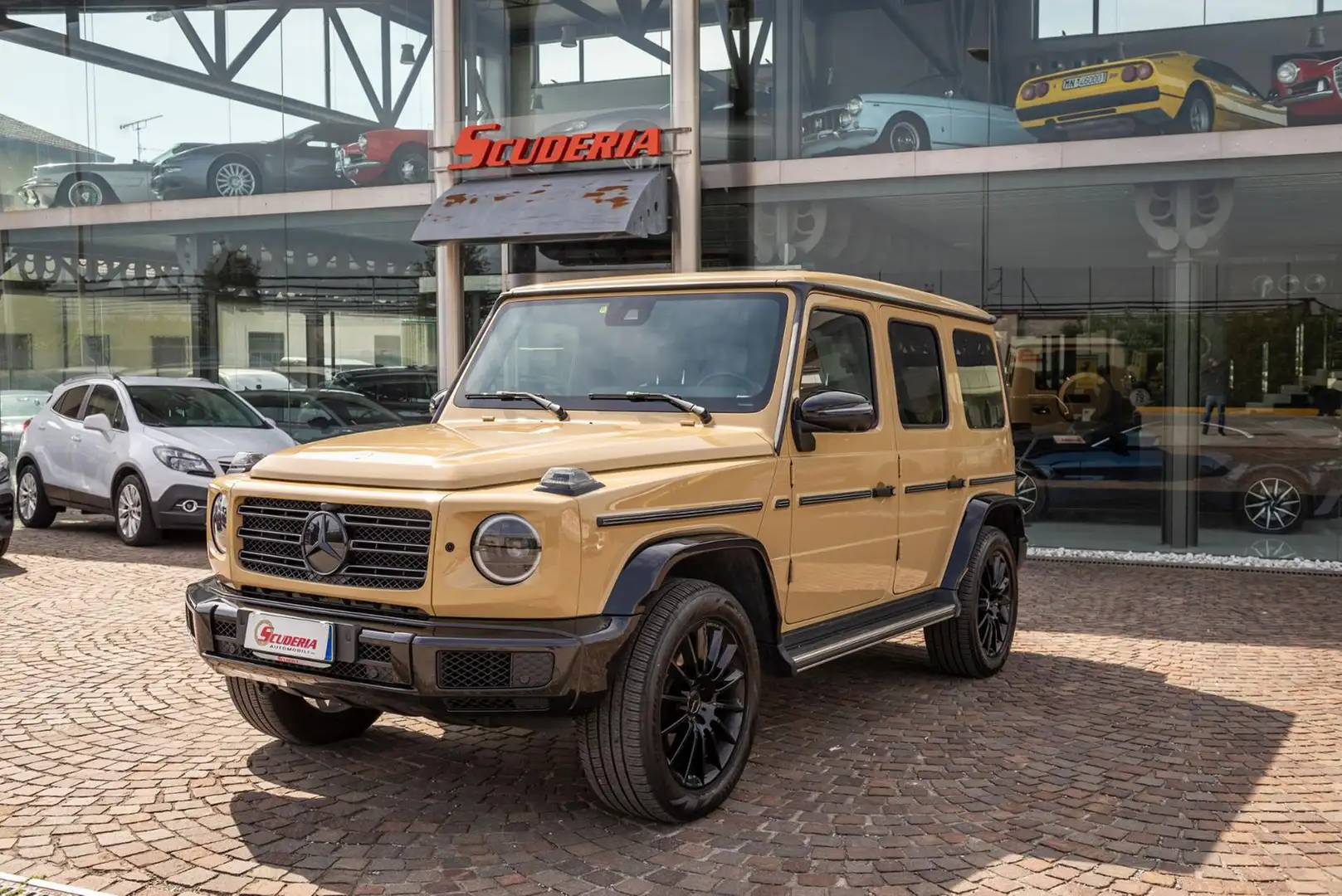 Mercedes-Benz G 400 d S.W. AMG Line Beżowy - 2