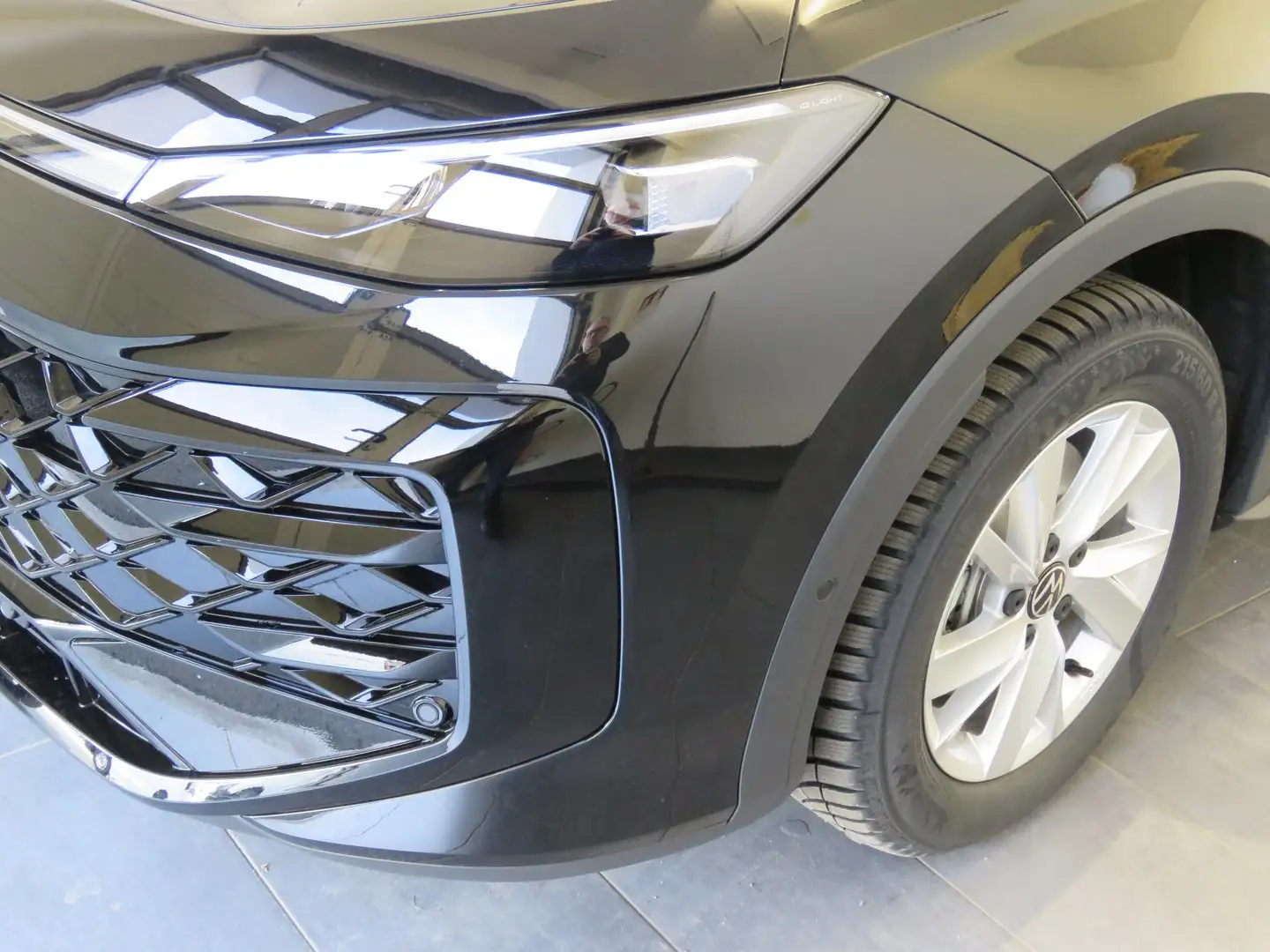 Volkswagen T-Roc R-Line eTSI DSG Schwarz - 2