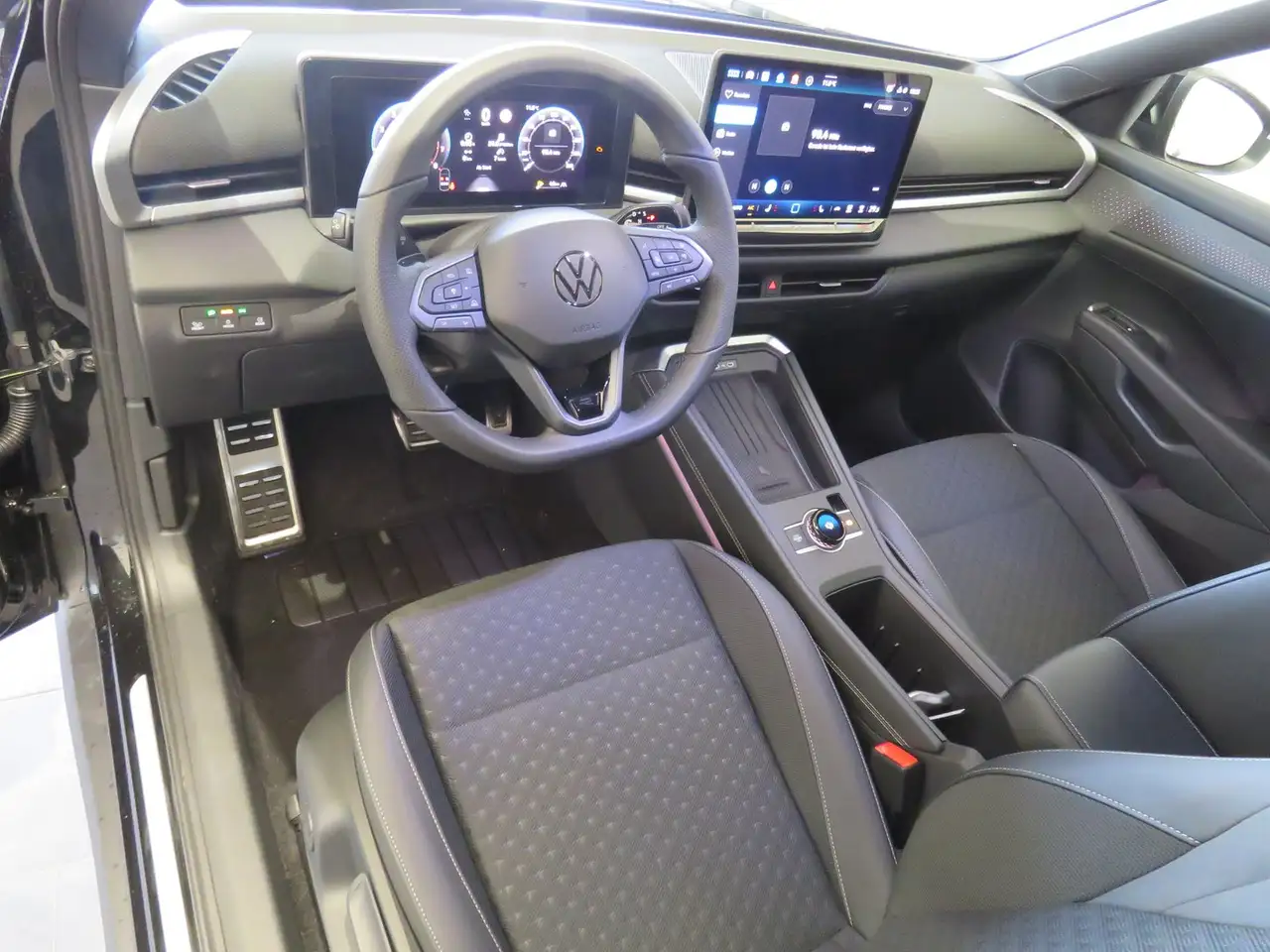 Volkswagen T-Roc R-Line eTSI DSG 4