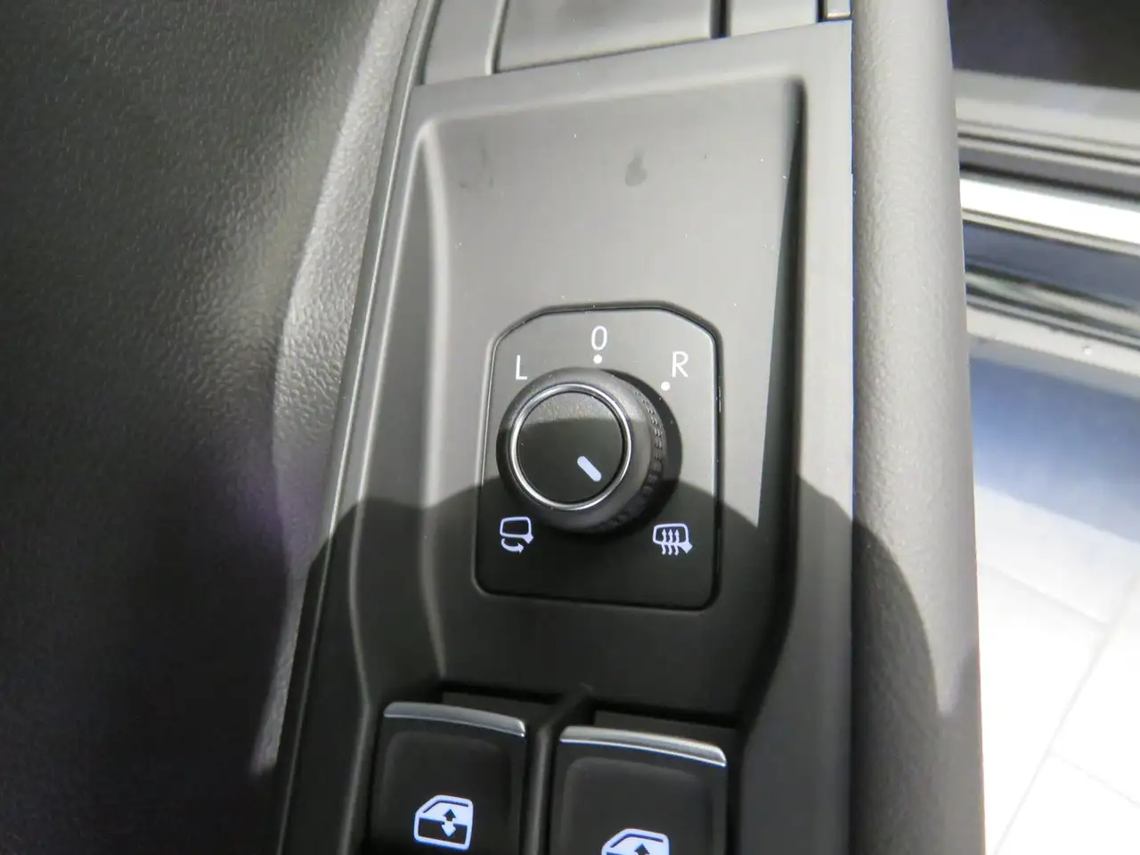 Volkswagen T-Roc R-Line eTSI DSG 8