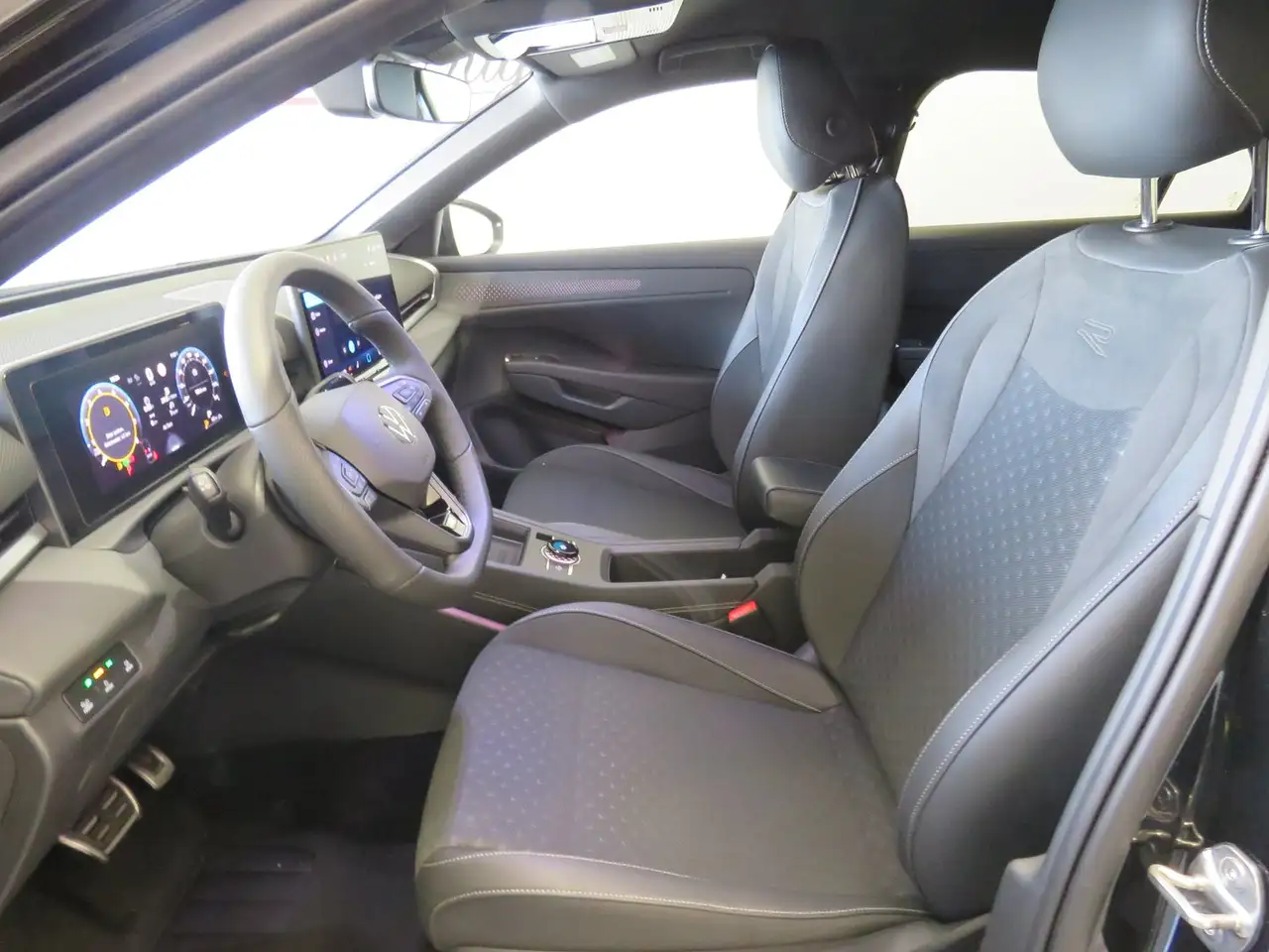 Volkswagen T-Roc R-Line eTSI DSG 5