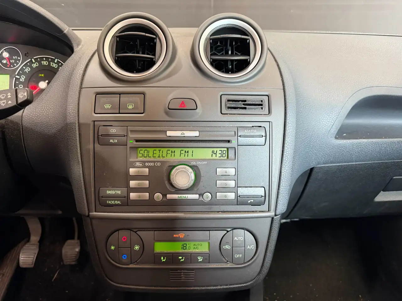 Ford Fiesta 5 portes — photo 24
