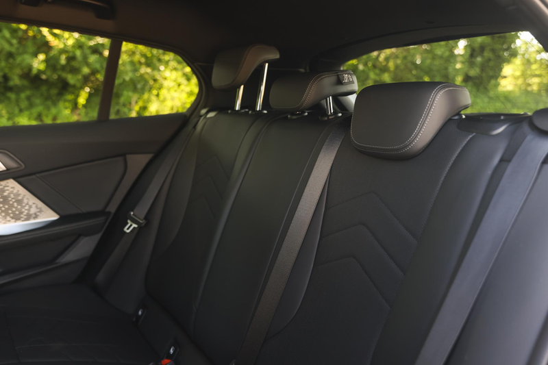 BMW 120 1 Serie M Sport Automaat / Sportstoelen / M Adapti — photo 11