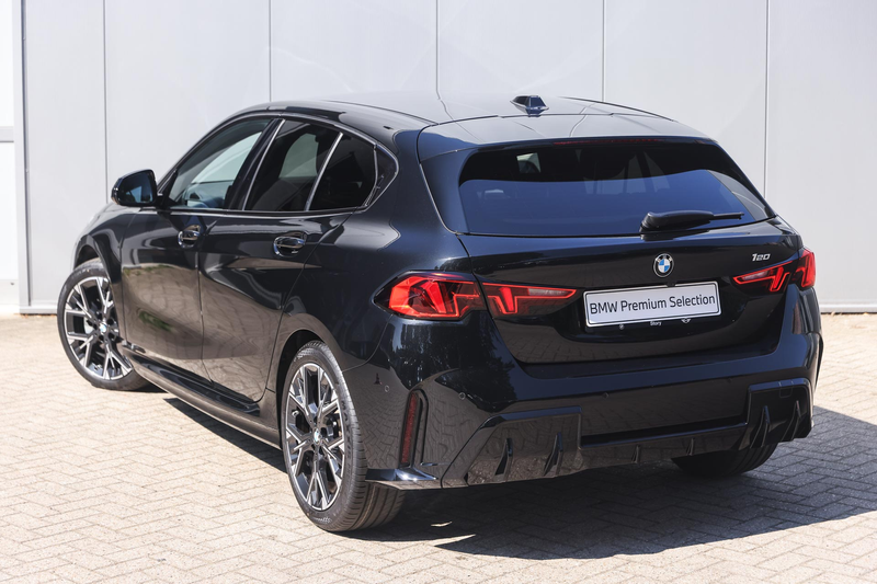 BMW 120 1 Serie M Sport Automaat / Sportstoelen / M Adapti — photo 2