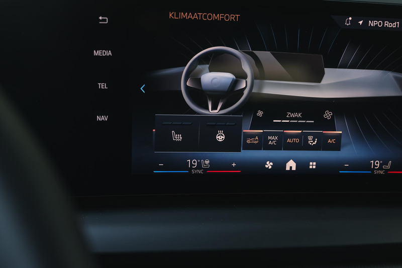 BMW 120 1 Serie M Sport Automaat / Sportstoelen / M Adapti — photo 15