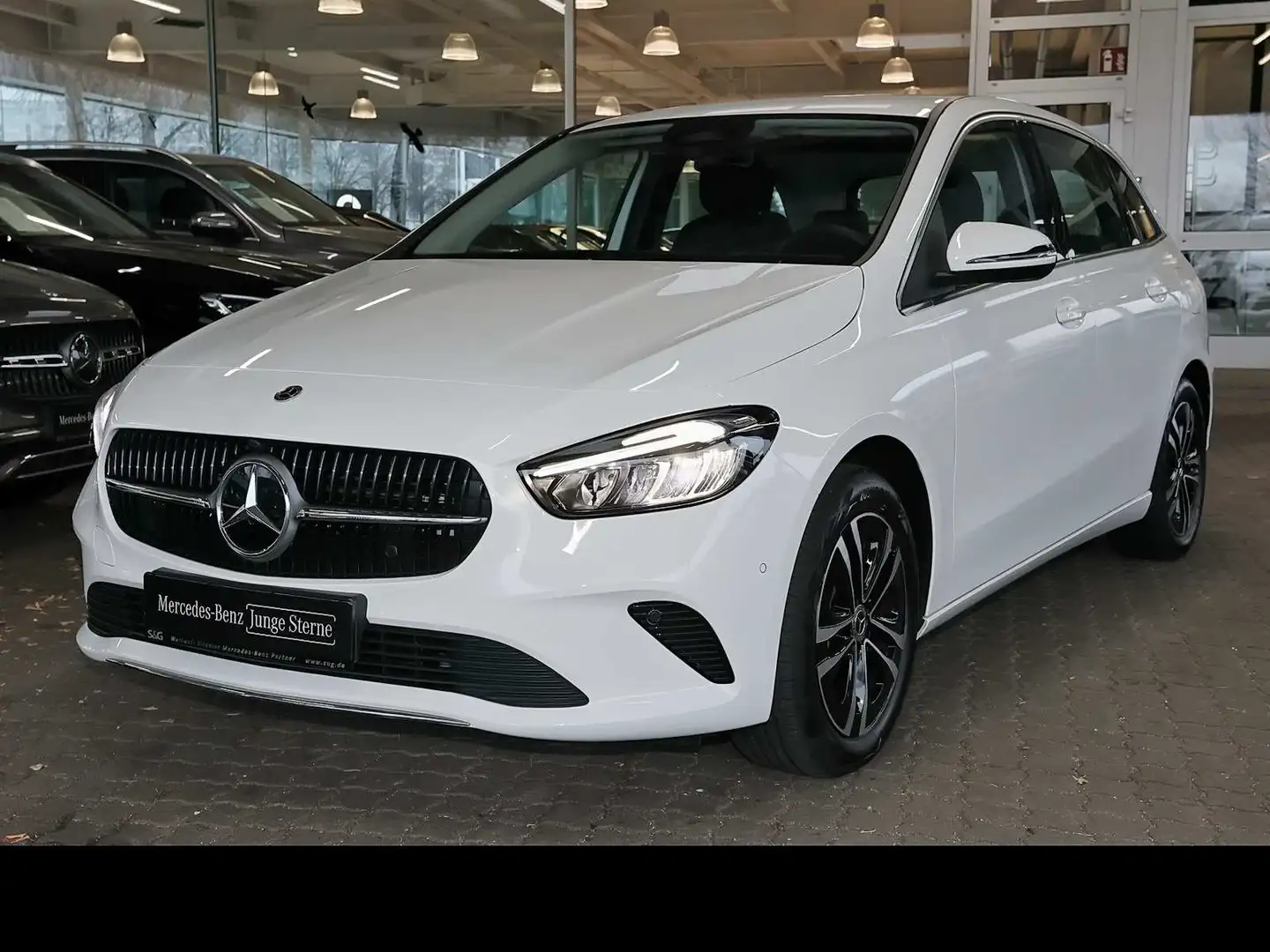 Mercedes-Benz B 250 e mit EQ AHK+KAMERA+CARPLAY+SPURHALTE+17" Weiß - 1
