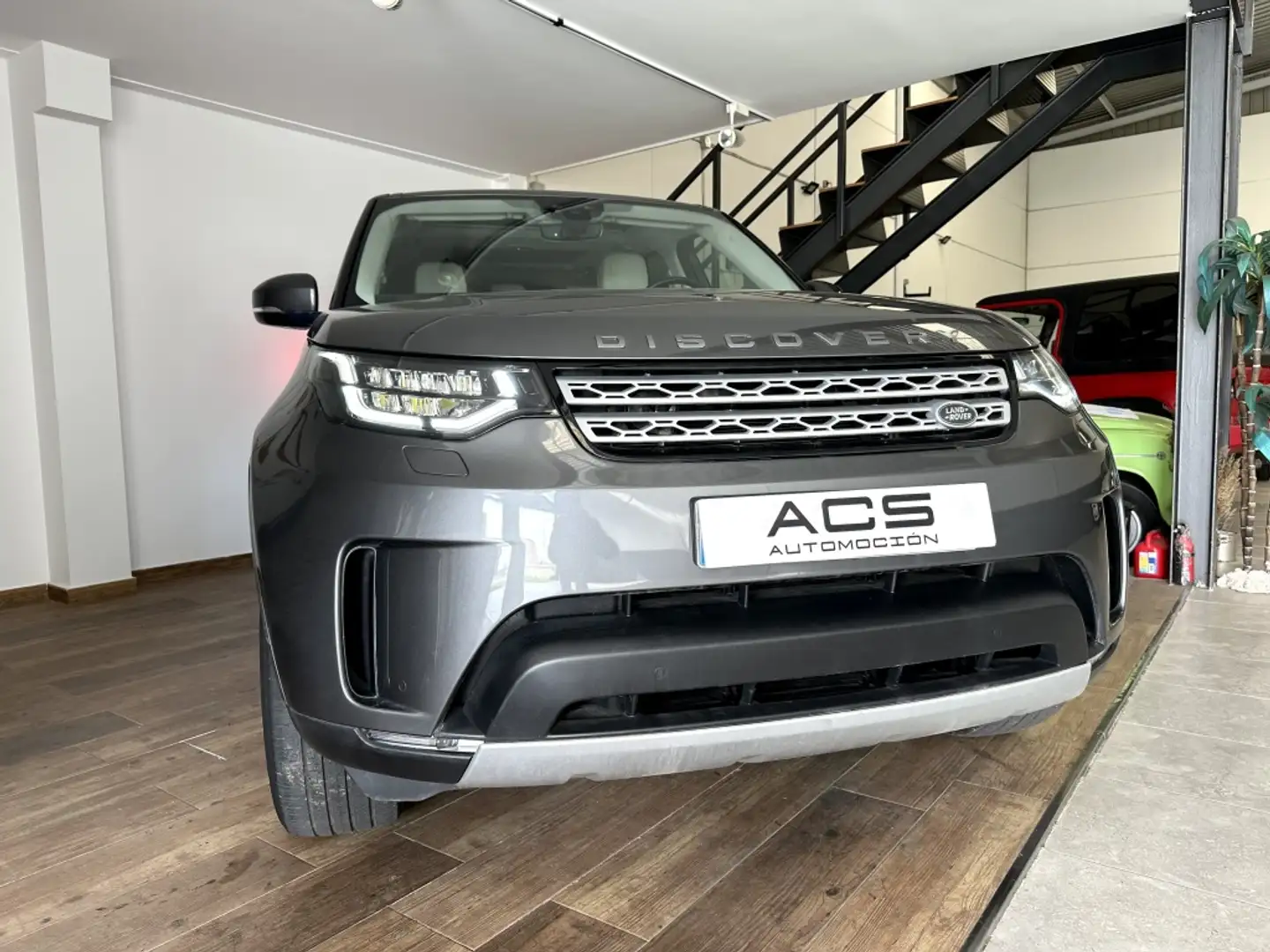 Land Rover Discovery 3.0TD6 HSE Aut. Gris - 2