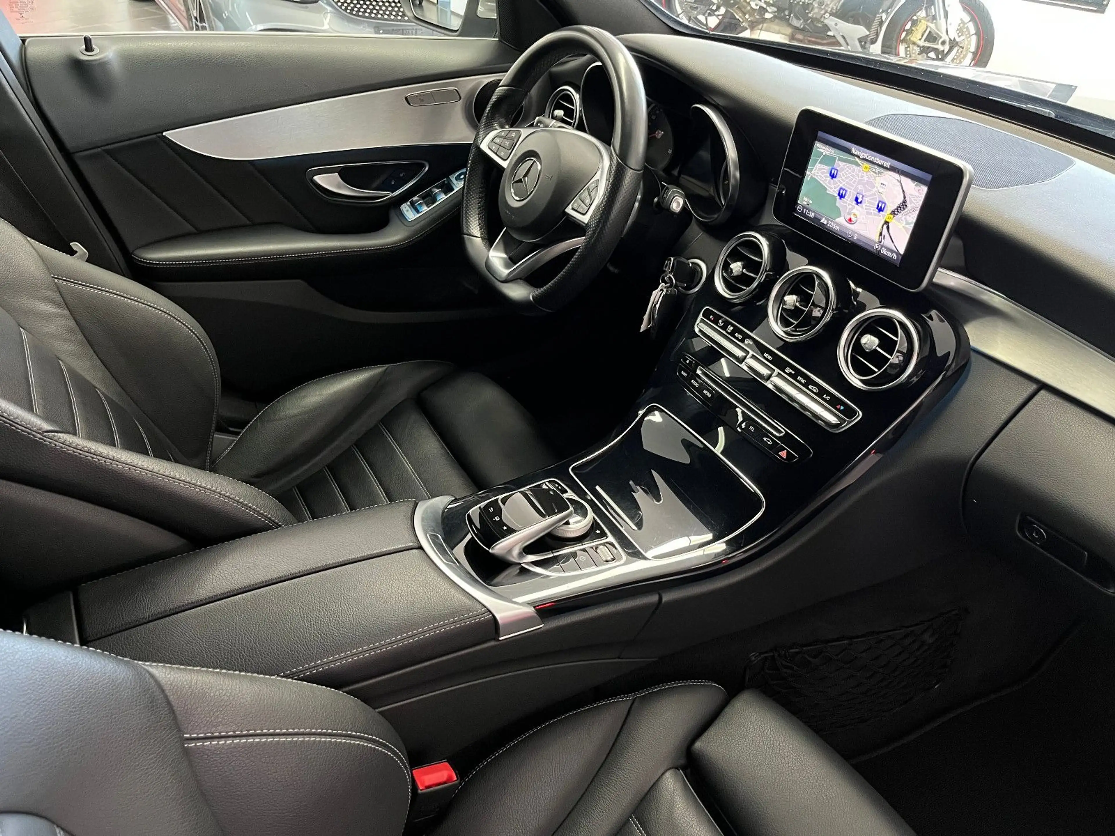 Mercedes-Benz C 250 T-Mod. AMG Navi/LED/Kamera/AHK/Totw./AmbLi — photo 2