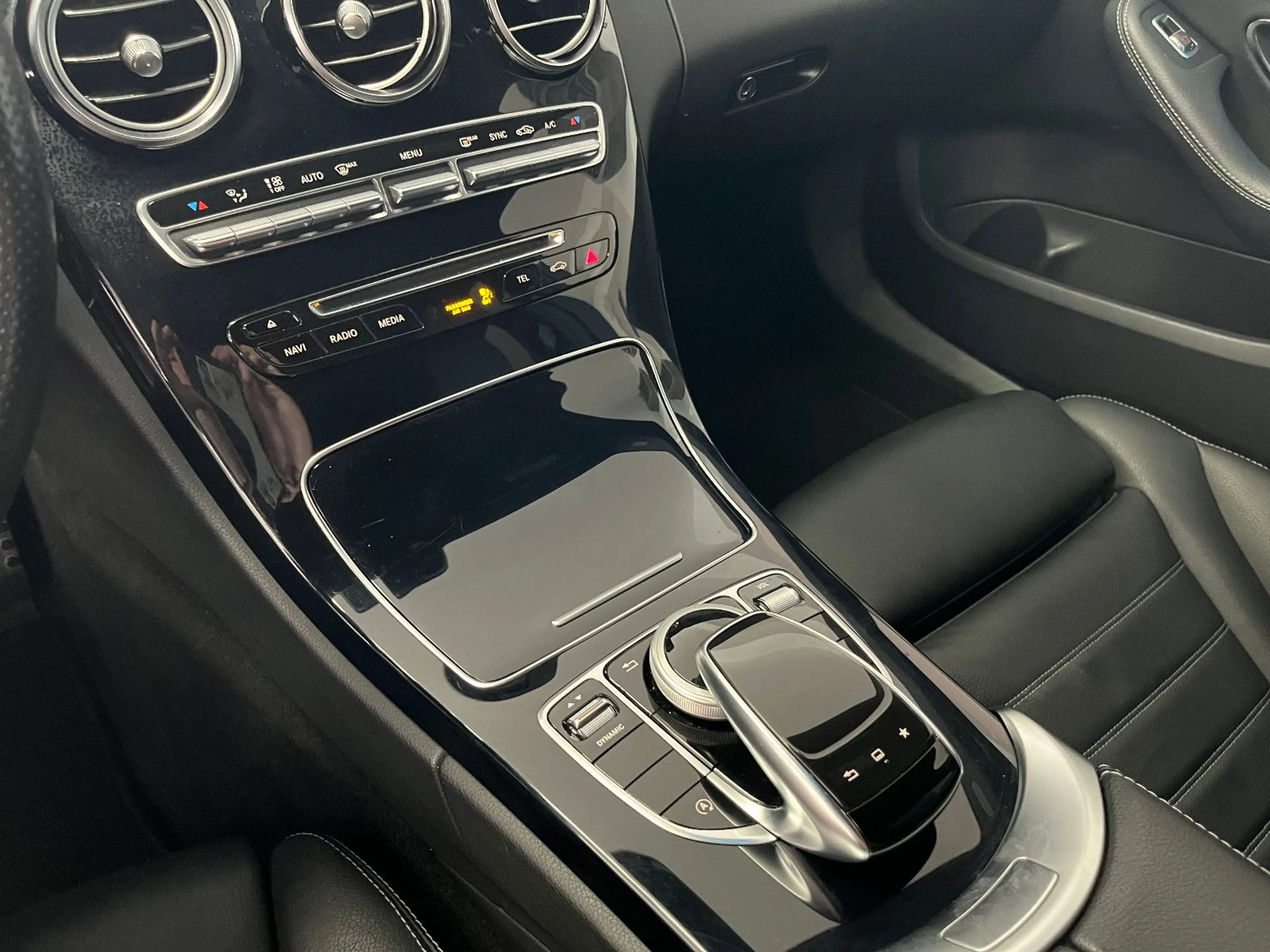 Mercedes-Benz C 250 T-Mod. AMG Navi/LED/Kamera/AHK/Totw./AmbLi — photo 14